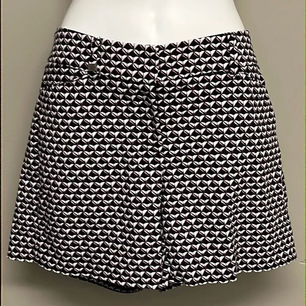 White House Black Market Abstract Print Short 4 Pocket Clasp Zip Shorts- Size 6